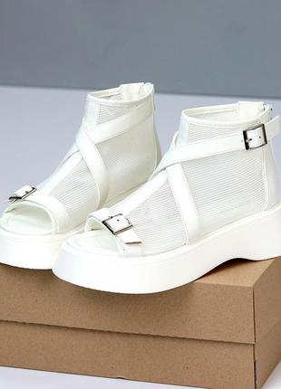 Білі жіночі закриті босоніжки з сіткою наскрізною перфорацією жіночі леопардові...