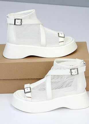 Білі жіночі закриті босоніжки з сіткою наскрізною перфорацією жіночі леопардові...