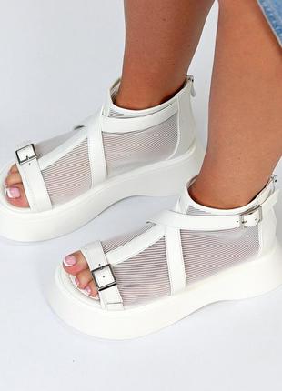 Білі жіночі закриті босоніжки з сіткою наскрізною перфорацією жіночі леопардові...