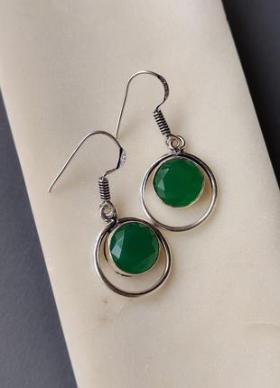 Серьги индийский изумрудный круг. серьги из изумруда. кульчики смарагд. индия.