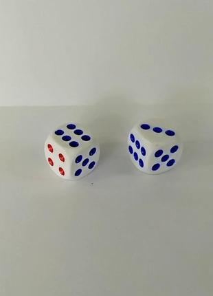 Ігрові кубики гральні кістки для настільних ігор нарди покер 2 шт. 16-мм білі, см. опис2 фото