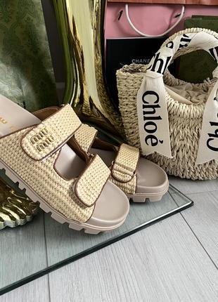 Шлепки miu miu шльопанці miu бежевые шлепки плетеные шлепанцы