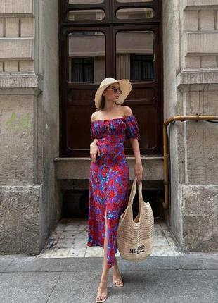 Яркое летнее платье