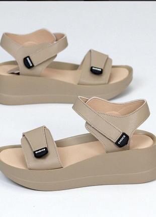 Кожаные босоножки