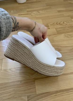 Мюли zara на танкетке сабо плетеные