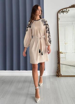 Елегантне жіноче плаття з візерунком та поясом етно стиль 50 розміри бежеве