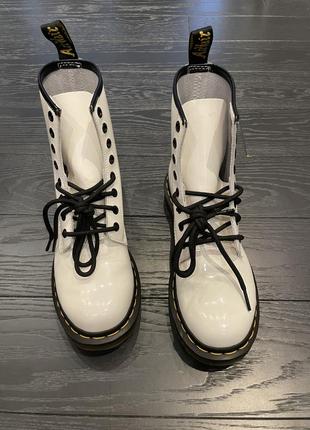 Продаються ботинки drmartens