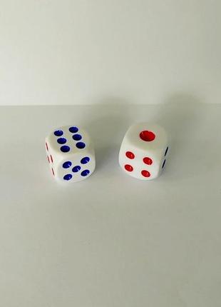 Ігрові кубики гральні кістки для настільних ігор нарди покер 2 шт. 16 мм білі2 фото