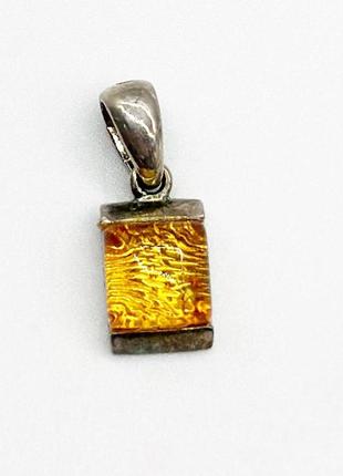 Серебряный подвес со вставкой янтарь