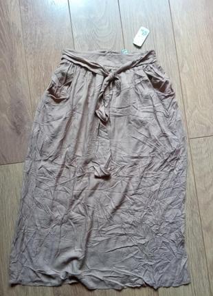 Бежевая юбка с карманами forever 21