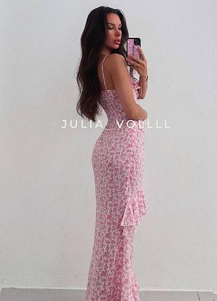 Нежное розовое платье в цветы