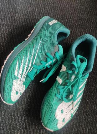 Спортивні кросівки