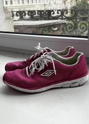 Рожеві кросівки umbro