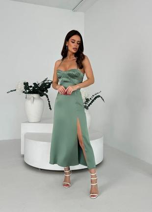 Нежное сатиновое платье на тонких бретелях приталенное платье с открытой спиной