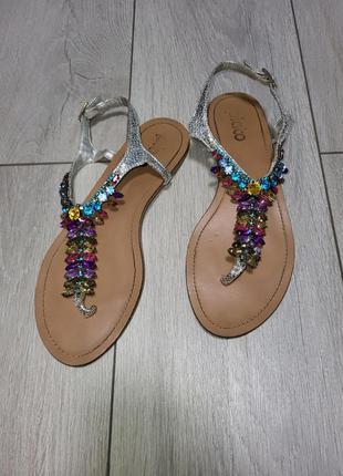 Босоніжки зі стразами plato 39р