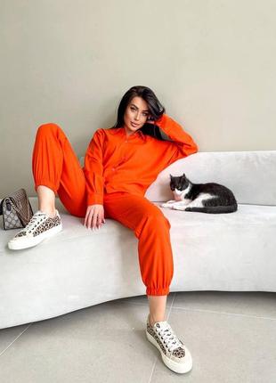 Жіночий костюм з льону