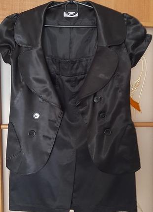 Атласный костюм.