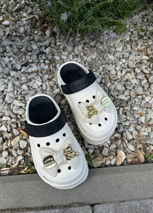 Женские кроксы crocs beach blue (белые с черным)