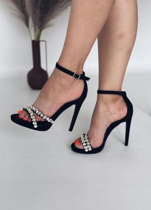 Женские босоножки на шпильке