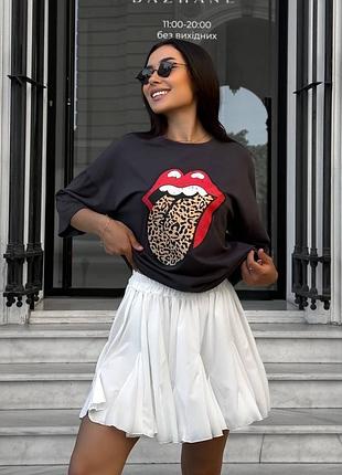 Чорна футболка оверсайз з принтом🌿