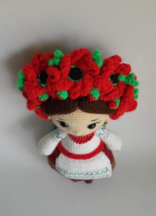 Украинка с маками