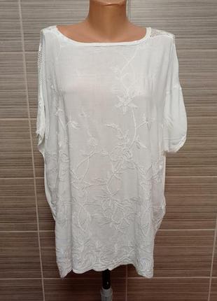 Легенька натуральна блузка з вишивкою та мереживом