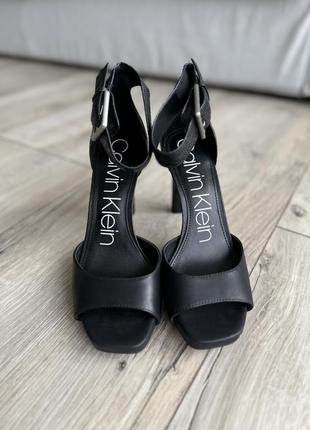 Кожаные босоножки calvin klein eur 38. оригинал
