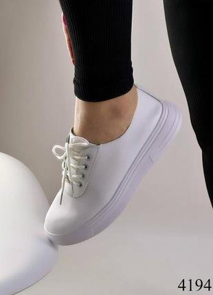 Мокасины женские, белые4 фото