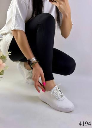 Мокасины женские, белые5 фото