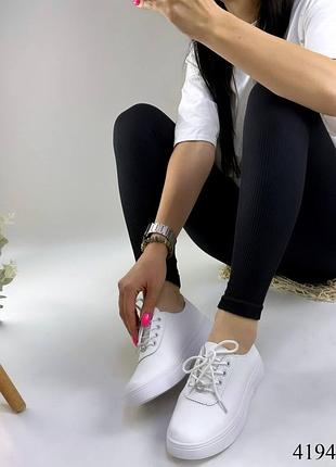 Мокасины женские, белые7 фото