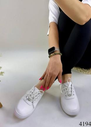 Мокасины женские, белые9 фото