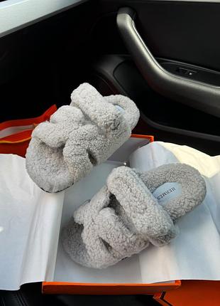 Плюшеві жіночі шльопанці у стилі hermes slippers teddy grey сірі