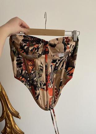 Крутезний топ корсет prettylittlething