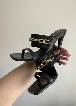 Красивые босоножки prettylittlething