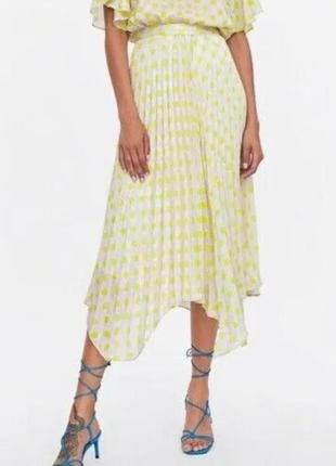Супер стильные летняя плиссирированная юбка миди в горох с асимметричным низом