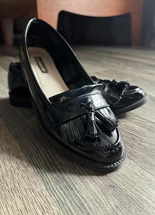 Лоферы лаковые черные primark