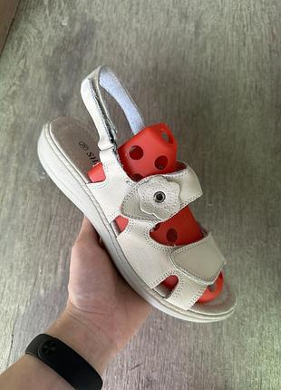 Новые детские кожаные сандали