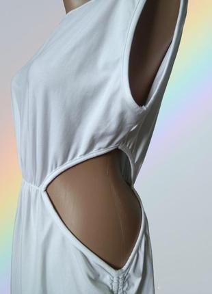 Стильное коттоновое трикотажное белое миди платье prettylittlething на затяжках с вырезами на талии