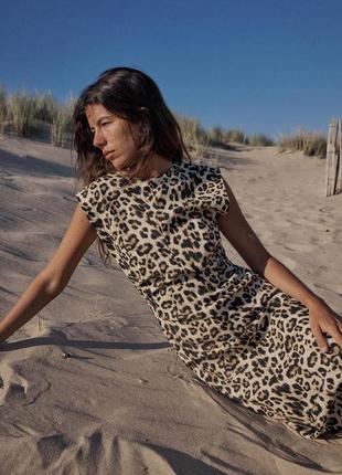 Сукня середньої довжини з лео леопардовим принтом zara