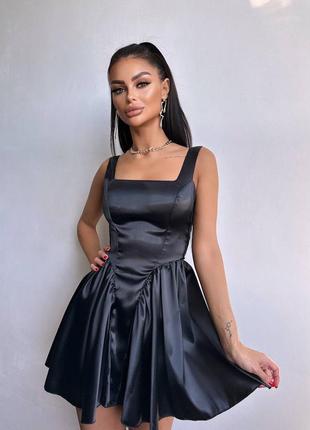 Атласное платье мини интересного кроя