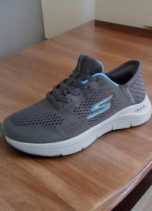 skechers. 1400 158813367 Spodnie Skechers Bordowe