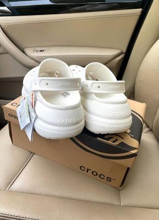 Стильные женские массивные кроксы на платформе crocs crush clog white белые6 фото