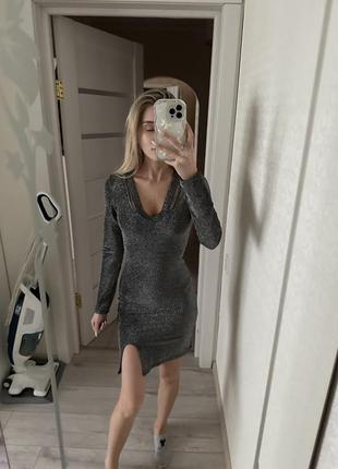 Блестящее платье