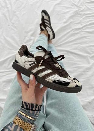 Класні жіночі кросівки adidas samba x no title cow print білі з коричневим