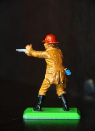 Ковбой с пистолетом britains deetail 54мм англия