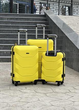 3 шт комплект ударостійка пластикова wings валіза дорожня на колесах польща 4 колеса4 фото