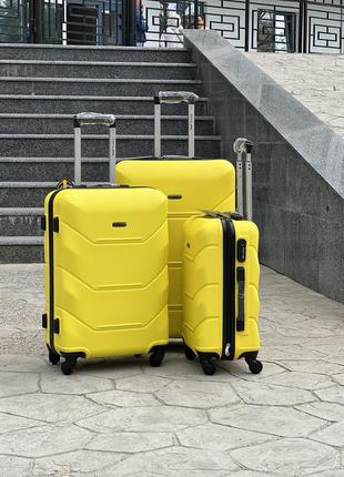 3 шт комплект ударостійка пластикова wings валіза дорожня на колесах польща 4 колеса3 фото