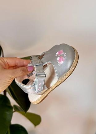 Дитячі босоніжки на дівчинку 20,5 розмір ugg оригінал