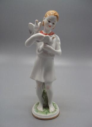 Фигура фарфор статуэтка лфз пионерка с голубями девочка с голубями высота 19,5 см №14507