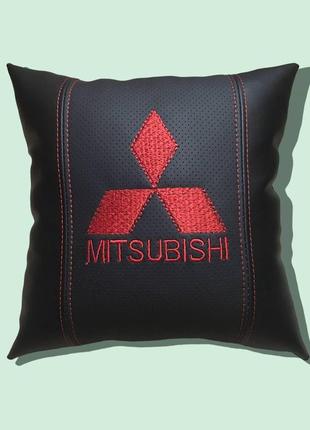 Автомобільна подушка в салон mitsubishi/мітсубісі чорна з червоним логотипом